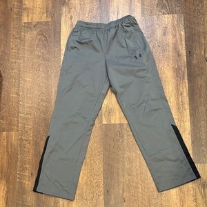 Under Armour Athletic Pants Youth Large Fleece Lined Wide Legged Gray and Blackj